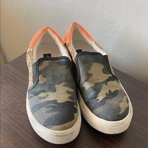 Camouflage Slip-On Sneakers with Glitter Accents